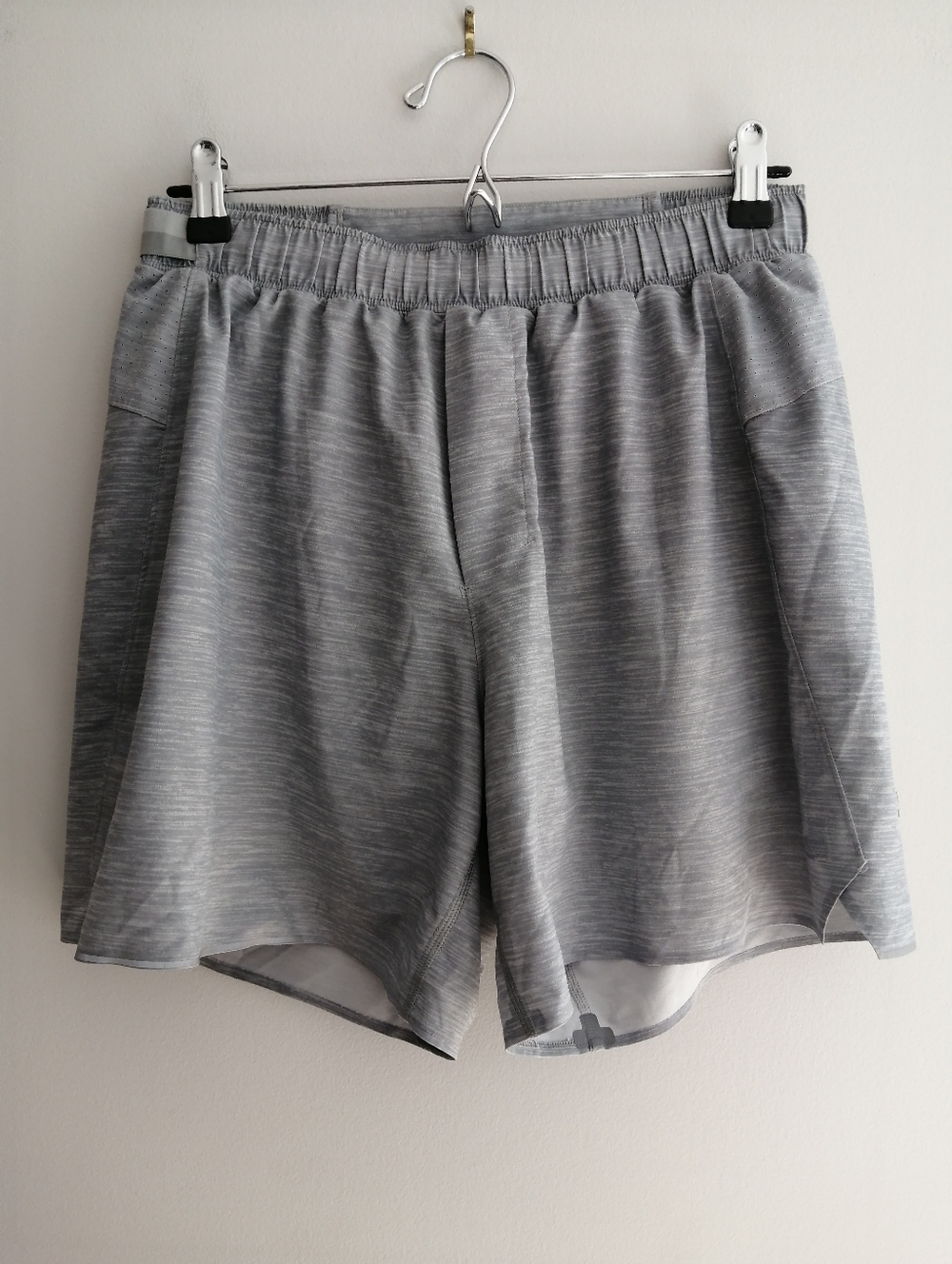 Lululemon Men's Surge Shorts 6 Inch Lined Running Short Sea Salt Gray Medium